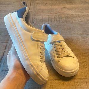 💙🤍H&M Boys Velcro slip on sneakers 🤍💙size 1